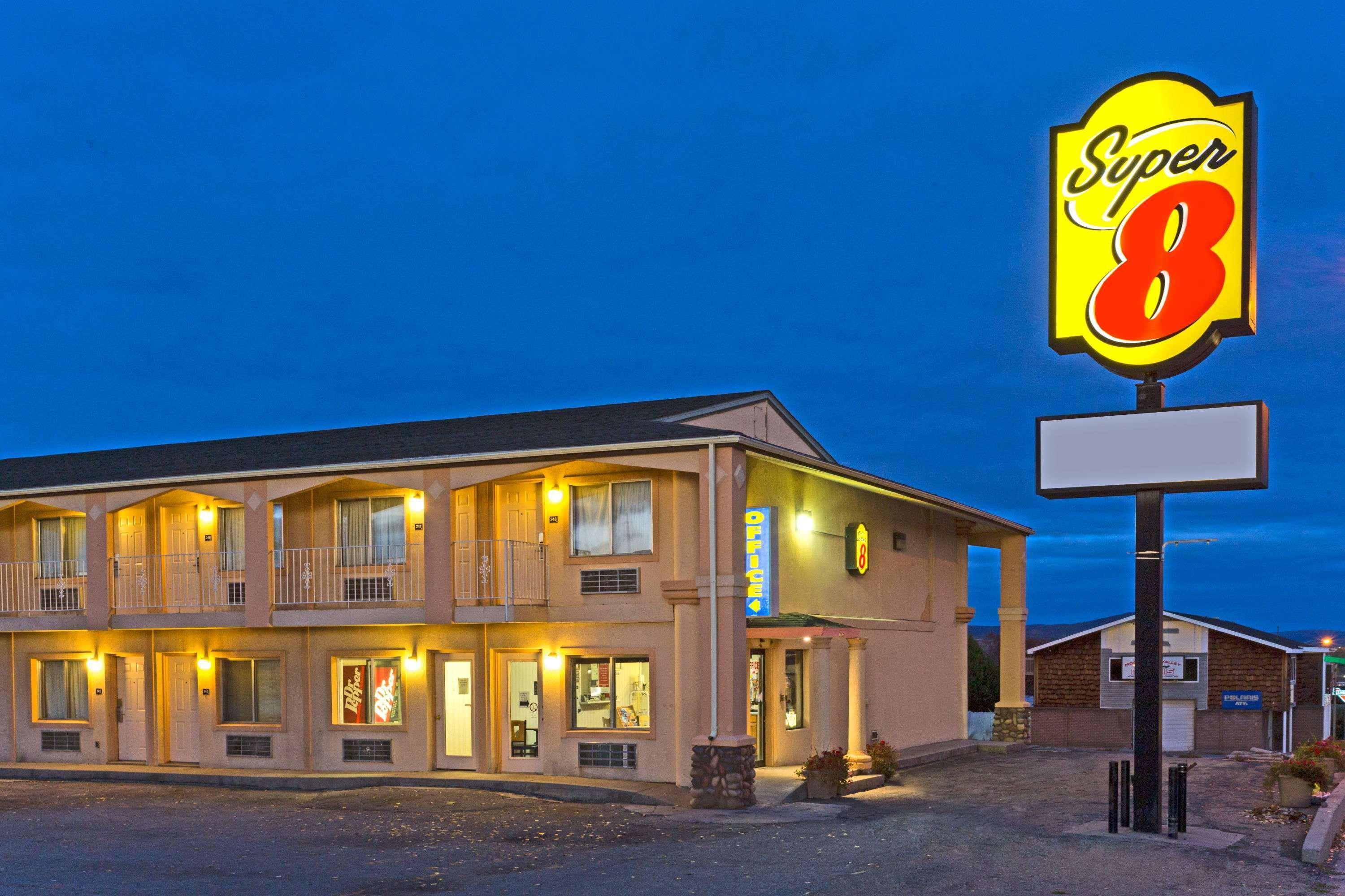 Super 8 By Wyndham Evanston Eksteriør bilde