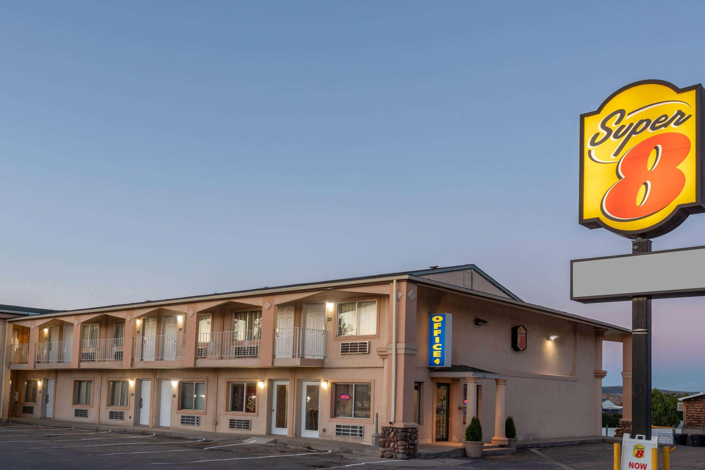Super 8 By Wyndham Evanston Eksteriør bilde